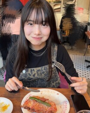 Kurumi Inagaki Instagram - .
土ドラ10「アンサンブル」2話
ご視聴ありがとうございます。
見逃してしまった方は#TVer #hulu で配信中です。
2話から#宇井咲良 役で出演させていただいています。
.
次回3話は…ダブルデート…🫢
#土ドラ10
#アンサンブル
#稲垣来泉 
.
.
.
｡.ﾟ :✿｡.ﾟ🍓｡.ﾟ :✿｡.ﾟ🍓｡.ﾟ :✿｡.ﾟ
.
先日、姉妹でお出かけしてきました😊
姉がたっくさん写真撮ってくれました。
ご飯を食べたり、プリクラを撮ったり…
姉→私、私→姉へ
お互いにブレスレットを作りあったり！！
すっごく楽しかった〜！
今度はどこ行こうかなっ
.
.
.
#デジカメ