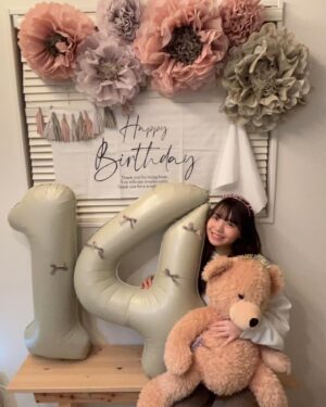 Kurumi Inagaki Instagram - .
.
14歳になりました·͜· ❤︎
.
.
たくさんのお祝いのメッセージやコメント
誕生日おめでとう投稿など
本当にありがとうございます！
すごくすごく嬉しいですっ🍓ྀི
.
.
.
14歳も変わらず
応援してくださる皆様に恩返しができるよう
今しかできない事を焦らず
私らしく前向きに頑張っていきたいです。
今年も全力で楽しい1年にしたいです！！
.
.
.
#お誕生日
#14歳
#1月5日生まれ 
#稲垣来泉
.
.
.
最後の写真は3歳の時です。
ずっとクレープが大好きです。
食べ方が独特✨