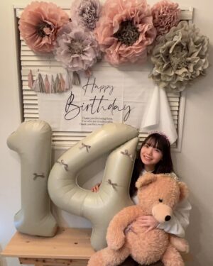 Kurumi Inagaki Instagram - .
.
14歳になりました·͜· ❤︎
.
.
たくさんのお祝いのメッセージやコメント
誕生日おめでとう投稿など
本当にありがとうございます！
すごくすごく嬉しいですっ🍓ྀི
.
.
.
14歳も変わらず
応援してくださる皆様に恩返しができるよう
今しかできない事を焦らず
私らしく前向きに頑張っていきたいです。
今年も全力で楽しい1年にしたいです！！
.
.
.
#お誕生日
#14歳
#1月5日生まれ 
#稲垣来泉
.
.
.
最後の写真は3歳の時です。
ずっとクレープが大好きです。
食べ方が独特✨