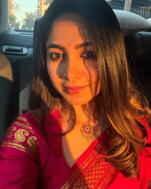 Kushee Ravi Instagram - The golden hours are not just about the light, they’re about the moments that shine the brightest in our hearts. 
Five years ago was running around the theatres and was waiting for all your responses.. grateful for what ever I am now 😊🙏🏻🤩
#5yearsofdia ❤️