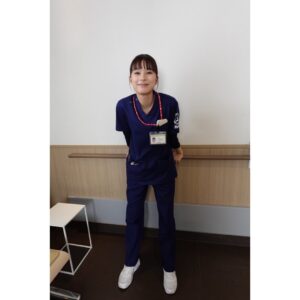 Kyoko Yoshine Instagram - 今夜22時から「まどか26歳、研修医やってます！」
第6話の放送です🩺

5話6話は救命救急科なので
いつもと違うスクラブなのですが、
私の目印はピンクのスクラブだったようで
スタッフさんに何度か「まどか見失った」と言われました。笑

6話は救命救急科で学ぶチームとは、のお話です。

そして私は大好きなシーンがあって
10回くらい巻き戻して見ました😂
今日もドクターK＆Q太に大注目です！

そしてみんなでフラッシュモブもしました👗
もりもりな第6話。好きな回だなぁ。
楽しんで見ていただけたら嬉しいです！

懐かしき写真も載せておきます📷

#まどか26歳