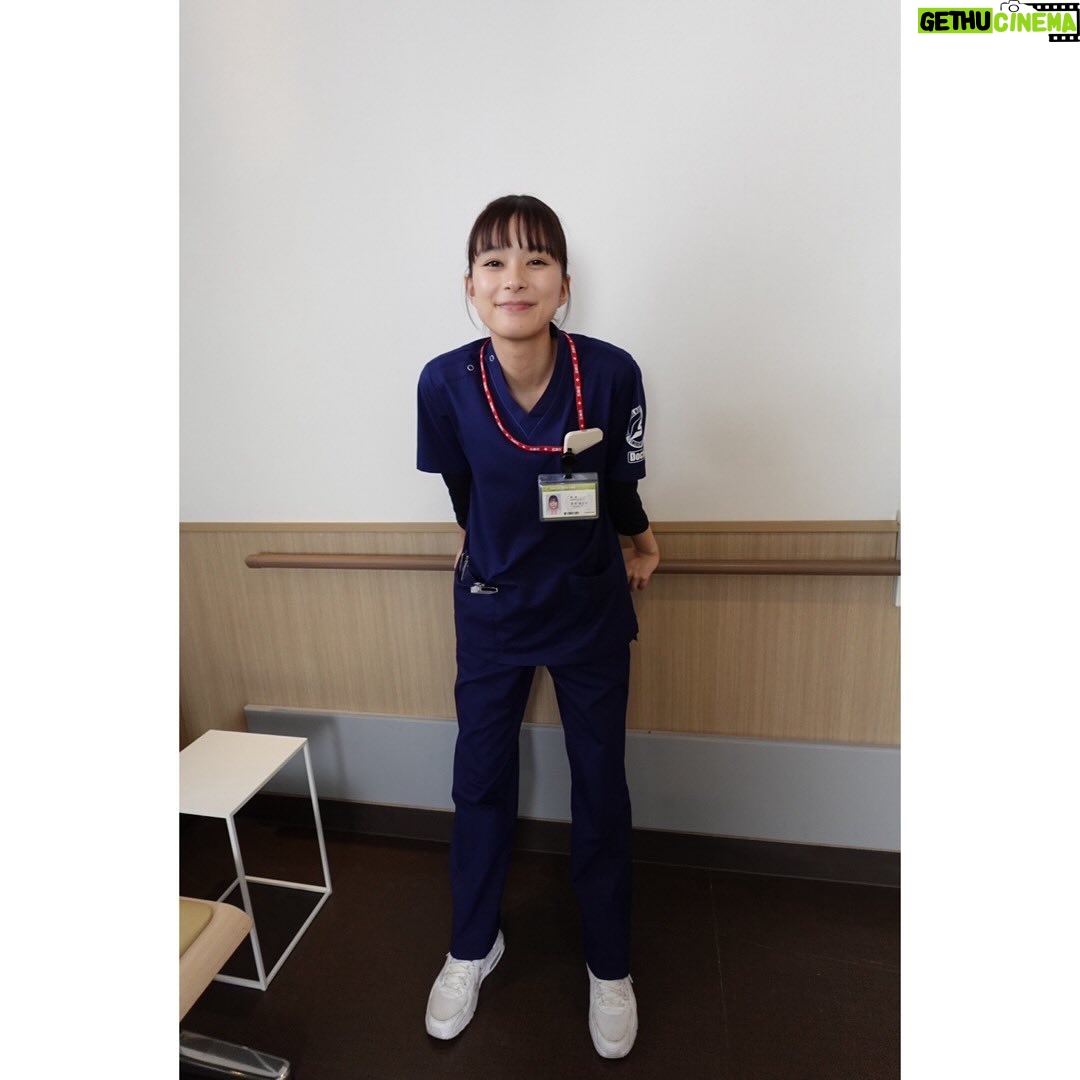 Kyoko Yoshine - 58.7K Likes - 今夜22時から「まどか26歳、研修医やってます!」
第6話の放送です🩺
5話6話は救命救急科なので
いつもと違うスクラブなのですが、
私の目印はピンクのスクラブだったようで
スタッフさんに何度か「まどか見失った」と言われました。笑
6話は救命救急科で学ぶチームとは、のお話です。
そして私は大好きなシーンがあって
10回くらい巻き戻して見ました😂
今日もドクターK&Q太に大注目です!
そしてみんなでフラッシュモブもしました👗
もりもりな第6話。好きな回だなぁ。
楽しんで見ていただけたら嬉しいです!
懐かしき写真も載せておきます📷
#まどか26歳