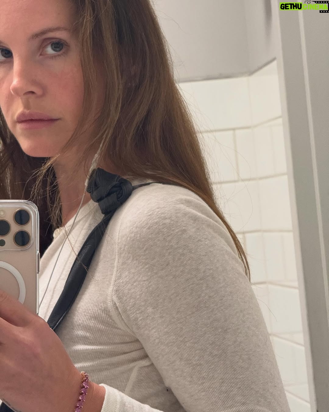 Lana Del Rey - 5.1 Million Likes -