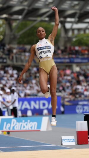 Larissa Iapichino Instagram - The smoothest take off and touchdown you’ll ever see 😮‍💨

@larissaiapichino with the perfect jumping technique at #ParisDL 🇫🇷 6.82m 💯

#DiamondLeague 💎