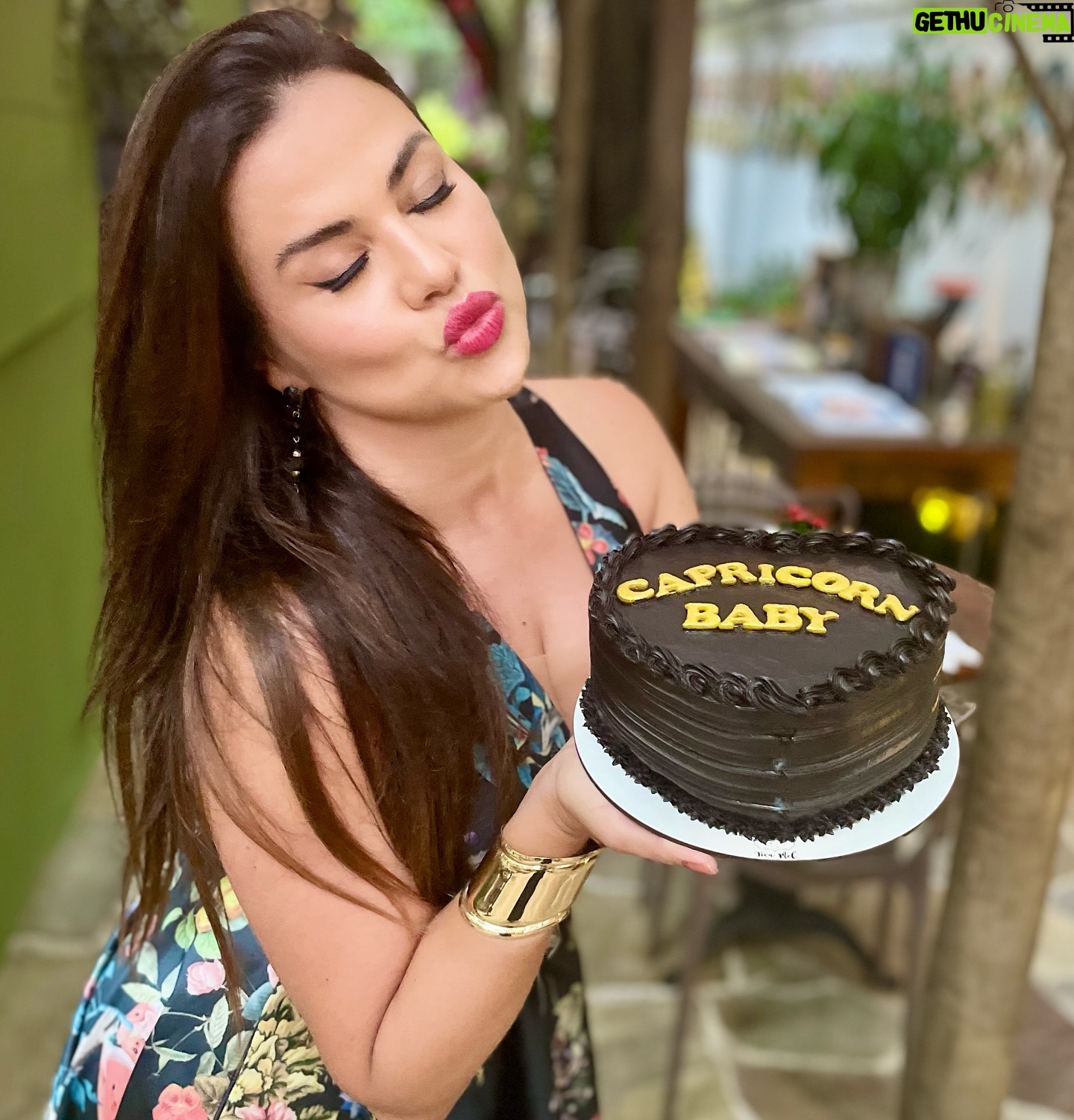 Laryssa Dias - 864 Likes - Meu Aniversário ✨🎂🌟🥂
15.01.2025
Eu comemoro muito, me emociono, reúno todos que eu amo, como bolo e agradeço 🙏🏻
Hoje será a quarta-feira mais animada do planeta!!!!
E só estou começando as comemorações por aqui!!! Hihihi 💫✨
Que seja leve e intenso, que seja luminoso e amoroso 🤍
Lary ✨
Make up by incrível @laiseallmeida @fiodecordel__
Bolo que amo by @tica.mel
#mybirthday #aniversário #laryssadias #mood #2025