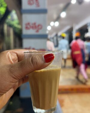 Lasya Manjunath Instagram - మా పెళ్లి రోజు కాలినడకన తిరుమల కొండ ఎక్కాము 🙏🏻
గోవిందా గోవిందా🙏🏻
Om Namo Venkateshaya 

#lasyamanjunath #tirumala #tirumala🙏 #alipiristeps #kalinadakanatirupati #srivarimetlu #srivaripadalu #govindagovinda #tirupathi #omnamovenkateshaya