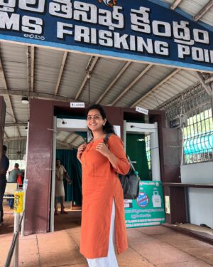 Lasya Manjunath Instagram - మా పెళ్లి రోజు కాలినడకన తిరుమల కొండ ఎక్కాము 🙏🏻
గోవిందా గోవిందా🙏🏻
Om Namo Venkateshaya 

#lasyamanjunath #tirumala #tirumala🙏 #alipiristeps #kalinadakanatirupati #srivarimetlu #srivaripadalu #govindagovinda #tirupathi #omnamovenkateshaya