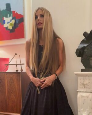 Laura Bailey Instagram - Mad About The Boy

CHANEL Haute Couture & CHANEL fine jewellery for the premiere of Bridget Jones | Mad About The Boy last night. 
In cinemas Feb 13 ❤️ 

Love & congrats @workingtitlefilms, Helen Fielding, director Michael Morris, & entire cast & crew. Special shout out to @mollyemmarowe on costumes & so much more. 
What a trip… 

—> P.S. I love this old 90s Polaroid of Renée 
by Gus Van Sant. 
R.Z. ~ a true class act,  on film & for real. 
Love & respect. And thank you. 

Take your mates, laugh, cry, tell them you love them..
Just the way they are. 
‘It’s  time to live!’ (Miss Jones). 

Thank you @chanelofficial @chanel.beauty