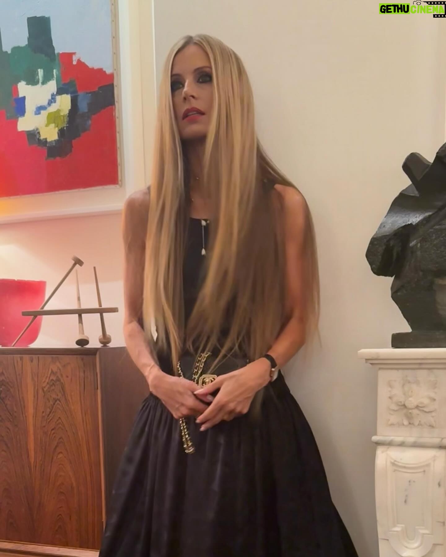 Laura Bailey - 1.5K Likes - Mad About The Boy
CHANEL Haute Couture & CHANEL fine jewellery for the premiere of Bridget Jones | Mad About The Boy last night.
In cinemas Feb 13 ❤️
Love & congrats @workingtitlefilms, Helen Fielding, director Michael Morris, & entire cast & crew. Special shout out to @mollyemmarowe on costumes & so much more.
What a trip…
—> P.S. I love this old 90s Polaroid of Renée
by Gus Van Sant.
R.Z. ~ a true class act, on film & for real.
Love & respect. And thank you.
Take your mates, laugh, cry, tell them you love them..
Just the way they are.
‘It’s time to live!’ (Miss Jones).
Thank you @chanelofficial @chanel.beauty