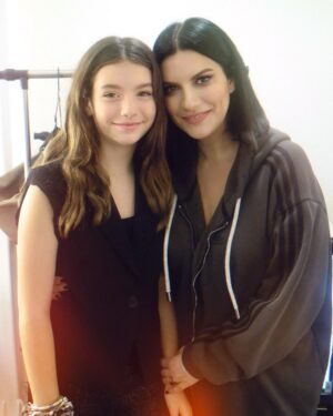 Laura Pausini Instagram - 12 anni 🎂🎁🎉
Paola ❤️
Sei il posto più bello che ho visto sulla mappa del mondo.. quello che tra tutti preferisco e in cui farò sempre ritorno 📍
Buon Compleanno Ragazzina mia 😍