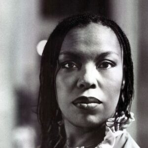 Lauryn Hill Instagram - Whitney Houston once said to me that Roberta Flack’s voice was one of the purest voices she’d ever heard. I grew up scouring the records my Parents collected. Mrs. Flack was one of their favorites and quite instantly became one of mine as soon as I was exposed to her. She looked cool and intelligent, gentle and yet militant. The songs she recorded from ‘Compared To What’ to ‘The First Time Ever I Saw Your Face’ to her version of ‘Ballad Of The Sad Young Men’ fascinated me with their beauty and sophistication. Mrs. Flack was an artist, a singer-songwriter, a pianist and composer who moved me and showed me through her own creative choices and standards what else was possible within the idiom of Soul. Killing Me Softly, a song Mrs. Flack didn’t write, but made hugely popular became the song that catapulted myself and the Fugees into household phenomena. We wanted to honor the beauty and brilliance of this song and her performance of it to our generation. I will forever be grateful for the sensitivity and delicate power of her Love and Artistry. Rest in Grace Beloved One. 🌹