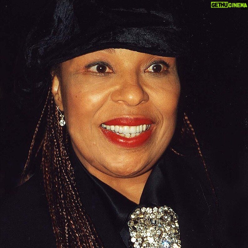 Lauryn Hill - 111.1K Likes - Whitney Houston once said to me that Roberta Flack’s voice was one of the purest voices she’d ever heard. I grew up scouring the records my Parents collected. Mrs. Flack was one of their favorites and quite instantly became one of mine as soon as I was exposed to her. She looked cool and intelligent, gentle and yet militant. The songs she recorded from ‘Compared To What’ to ‘The First Time Ever I Saw Your Face’ to her version of ‘Ballad Of The Sad Young Men’ fascinated me with their beauty and sophistication. Mrs. Flack was an artist, a singer-songwriter, a pianist and composer who moved me and showed me through her own creative choices and standards what else was possible within the idiom of Soul. Killing Me Softly, a song Mrs. Flack didn’t write, but made hugely popular became the song that catapulted myself and the Fugees into household phenomena. We wanted to honor the beauty and brilliance of this song and her performance of it to our generation. I will forever be grateful for the sensitivity and delicate power of her Love and Artistry. Rest in Grace Beloved One. 🌹