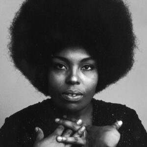 Lauryn Hill Instagram - Whitney Houston once said to me that Roberta Flack’s voice was one of the purest voices she’d ever heard. I grew up scouring the records my Parents collected. Mrs. Flack was one of their favorites and quite instantly became one of mine as soon as I was exposed to her. She looked cool and intelligent, gentle and yet militant. The songs she recorded from ‘Compared To What’ to ‘The First Time Ever I Saw Your Face’ to her version of ‘Ballad Of The Sad Young Men’ fascinated me with their beauty and sophistication. Mrs. Flack was an artist, a singer-songwriter, a pianist and composer who moved me and showed me through her own creative choices and standards what else was possible within the idiom of Soul. Killing Me Softly, a song Mrs. Flack didn’t write, but made hugely popular became the song that catapulted myself and the Fugees into household phenomena. We wanted to honor the beauty and brilliance of this song and her performance of it to our generation. I will forever be grateful for the sensitivity and delicate power of her Love and Artistry. Rest in Grace Beloved One. 🌹