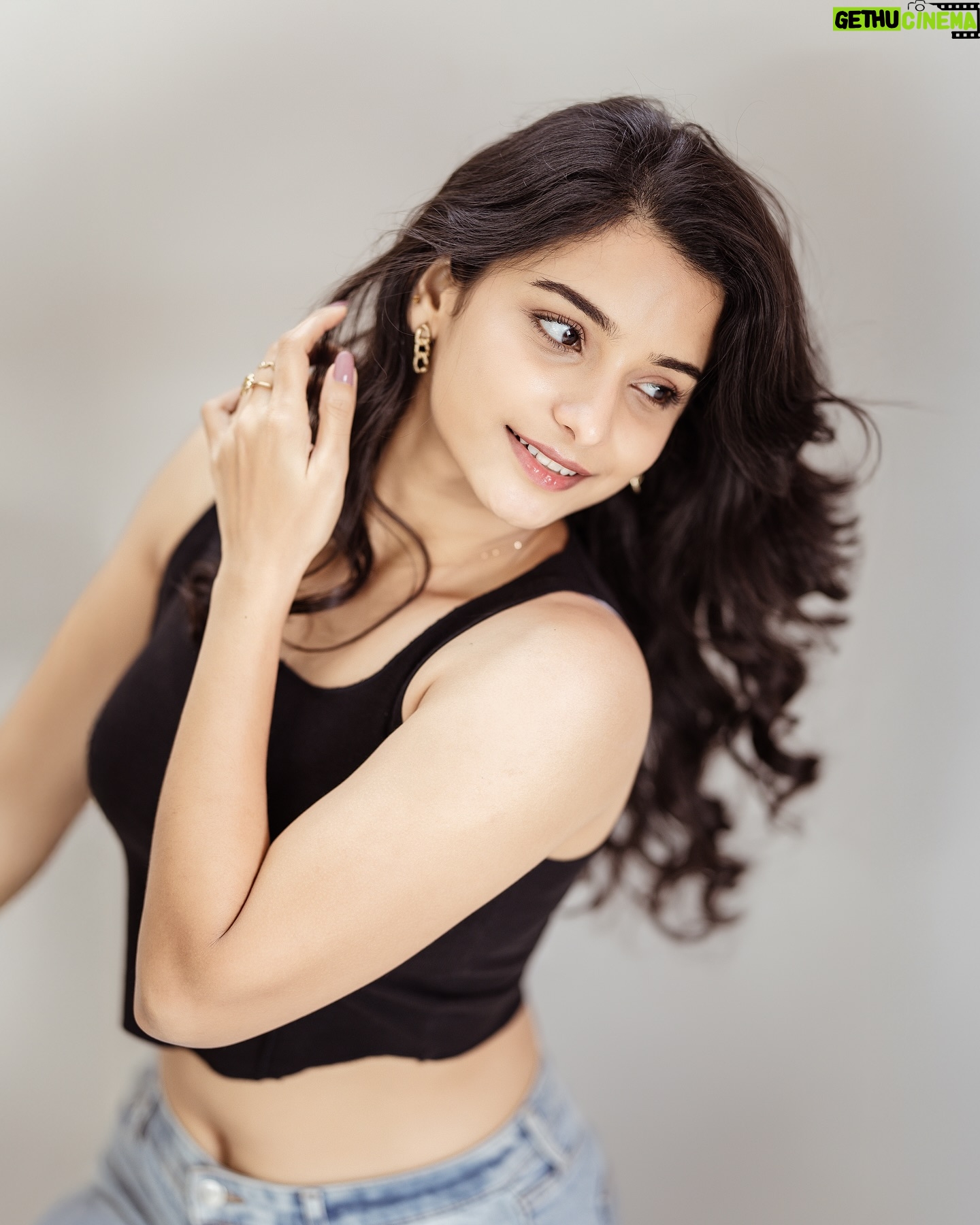 Lavanyaa - 70.4K Likes - Poise with perfection 🖤
