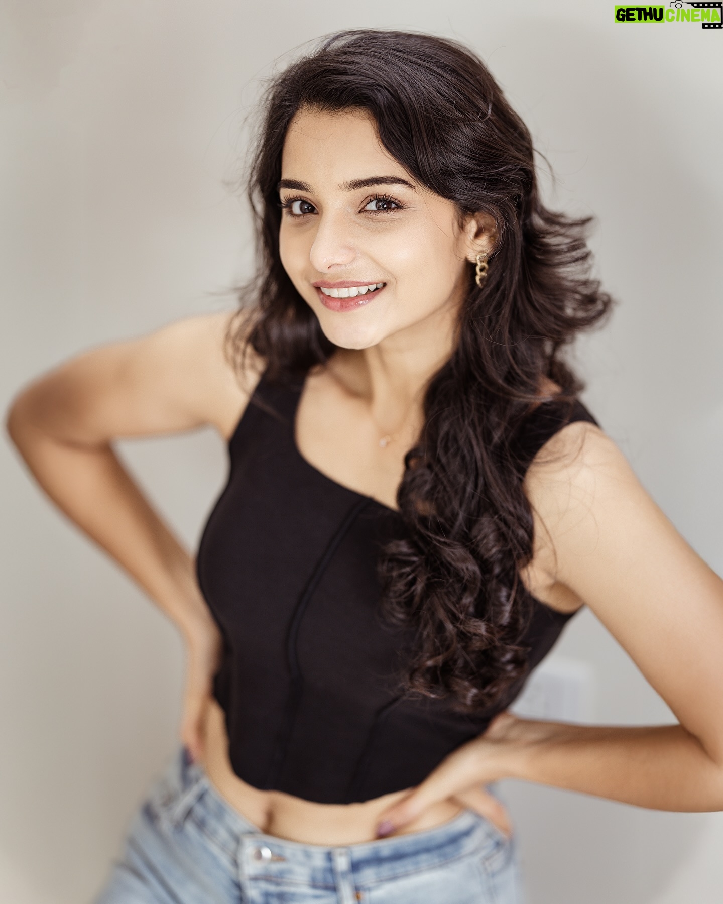 Lavanyaa - 70.4K Likes - Poise with perfection 🖤