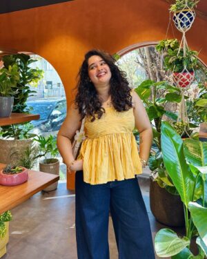 Laxmi Shetty Instagram - happy weekend 🌻💖🍒✨

Top @shopdiris 
Jeans @hm 
Bag @adiseeofficial