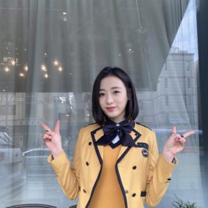 Lee Jin-sol Instagram - 시원섭섭🎓 파인에플 세상에서 제일 든든하다 고마워요💚
#진솔
