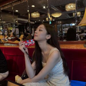 Lee Soo-min Instagram - 셀카 좀 늘었지요🥹