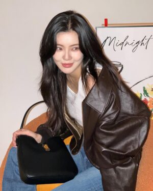 Lee Sun-bin Instagram - #CELINECAMILLE ❤︎︎
#CELINE
@celine