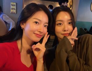 Lee Xia Instagram - 우리 사이 좋아요😂😂#원경