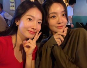 Lee Xia Instagram - 우리 사이 좋아요😂😂#원경