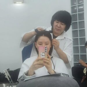 Lee Young-ae Instagram - 즐거운 촬영~
감사합니다💚

@thesoo_official 
#한은희한복 
@ihee_hair