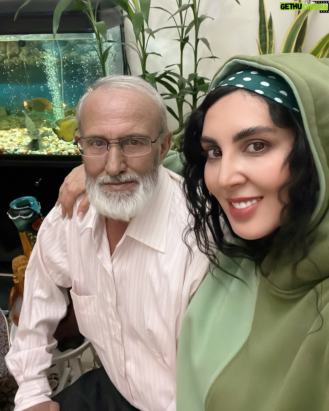 Leila Bolukat - 42K Likes - پدر، کوهی که همیشه کنارمان ایستاده؛ حتی وقتی خسته بود، حتی وقتی درد داشت. تو مبارزی هستی که در برابر سختیها خم نشدی و عشق را با تمام وجود به ما هدیه دادی.
هر لحظهای که برایمان جنگیدی، هر لبخندی که پشتش درد را پنهان کردی، به ما درس زندگی، استقامت و عشق دادی. امروز، در این روزی که به نام توست، میخواهم بگویم که قدردان تمام تلاشها، زحمات و قلب بزرگی هستم که همیشه برای ما میتپد.
روزت مبارک، قهرمان زندگیام! ❤️
#روز_پدر_بر_تمام_پدران_سرزمینم_مبارک_باد
