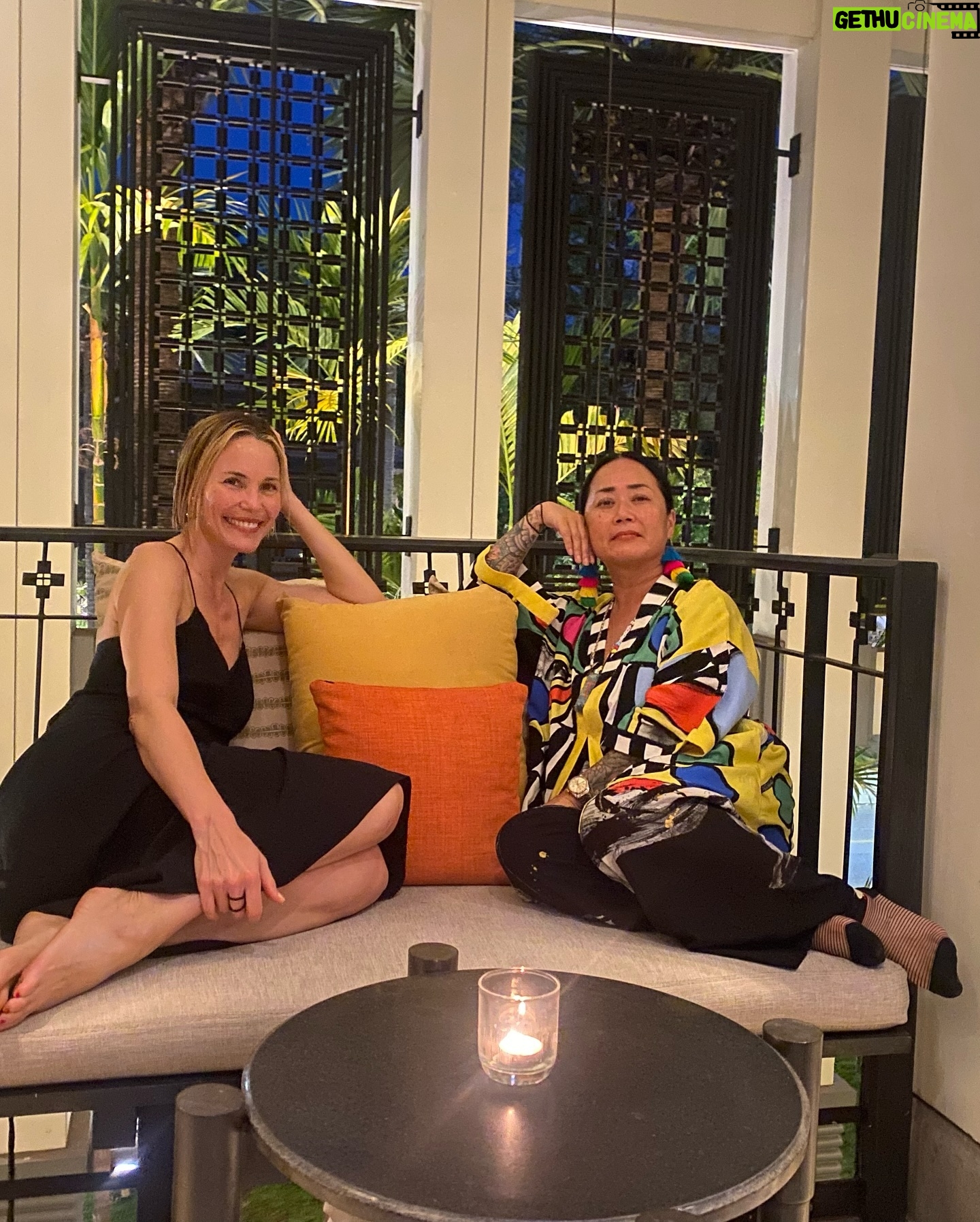 Leslie Bibb - 8.6K Likes - 2024 was electric...
i am so grateful for the people, the adventure, the travel, the work, the experiences, all of it...
here's to a wild 2025...
stay curious...
🤍
ps: the last clip really sums up the year with one of my favorite discoveries from the year...
@aimeelouwood #bangkok
