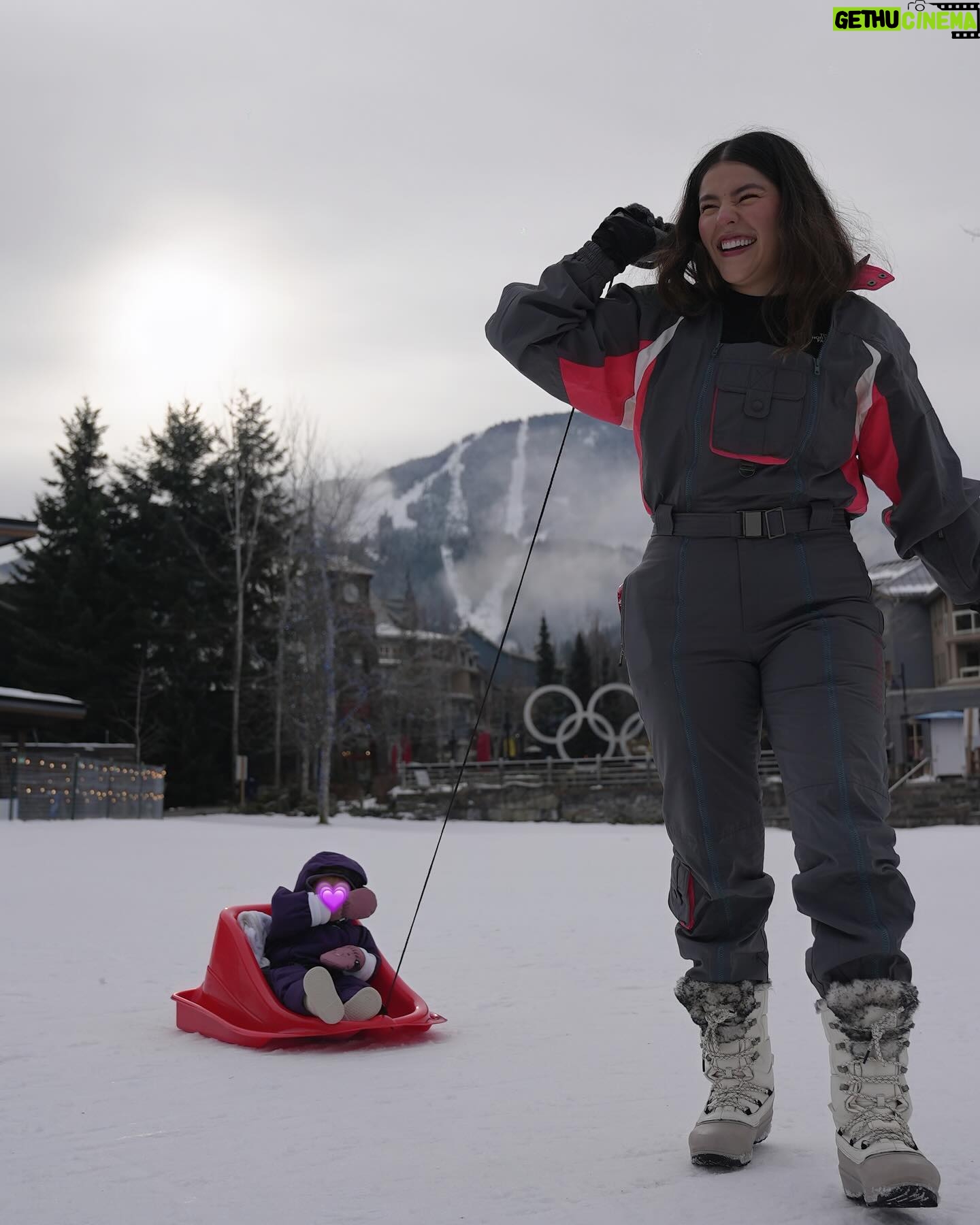 Lesslie Polinesia - 605.1K Likes - Unas hermosas vacaciones en la casa de la montaña 🗻✨🤍 Alquimia conoció la nieve ❄️☃️