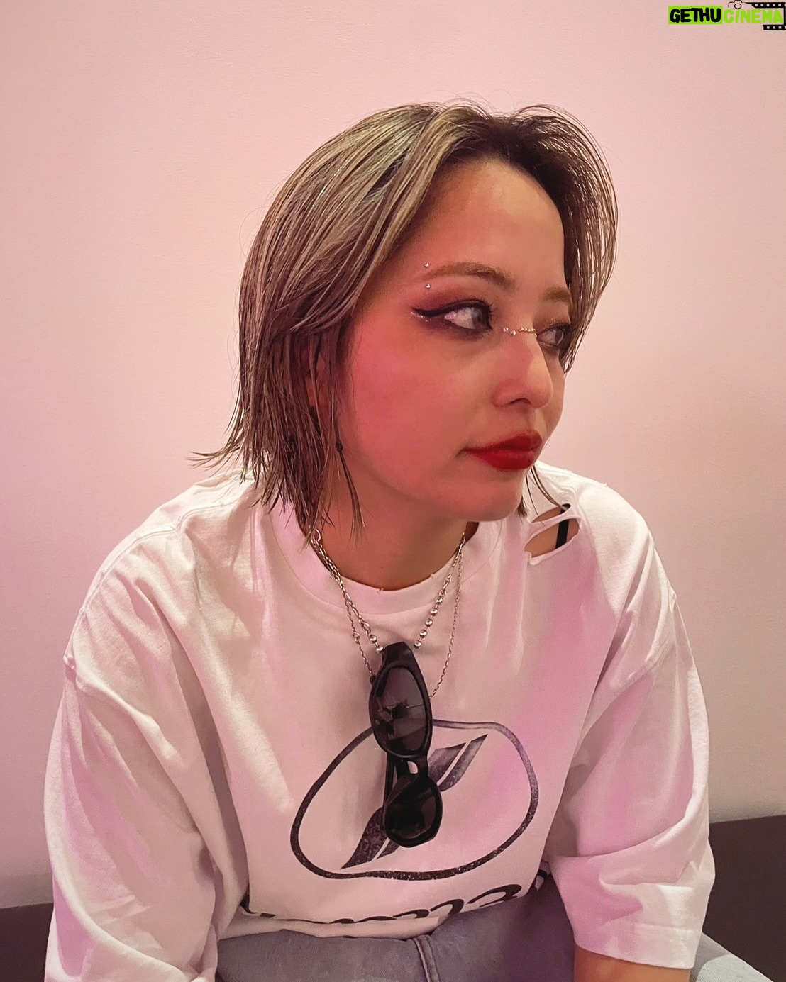 Licaxxx - 6.7K Likes - 33歳になりました!誕生日🎂12/25!ありがとうございます!クリスマスパーティできてよかった、感謝!年末年始も皆さん遊んでください!来年もいっぱいみんなで音楽を聴いたり飲んだりしたい。ずっと好きな音楽やっていきます。Happy Holidays!!