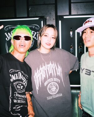 Licaxxx Instagram - 33歳になりました！誕生日🎂12/25！ありがとうございます！クリスマスパーティできてよかった、感謝！年末年始も皆さん遊んでください！来年もいっぱいみんなで音楽を聴いたり飲んだりしたい。ずっと好きな音楽やっていきます。Happy Holidays!!