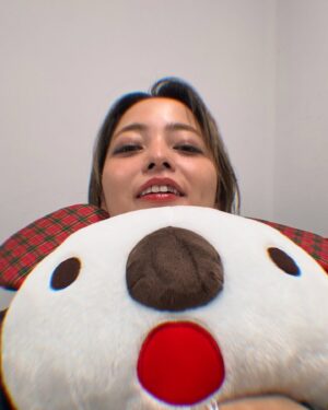 Licaxxx Instagram - 33歳になりました！誕生日🎂12/25！ありがとうございます！クリスマスパーティできてよかった、感謝！年末年始も皆さん遊んでください！来年もいっぱいみんなで音楽を聴いたり飲んだりしたい。ずっと好きな音楽やっていきます。Happy Holidays!!