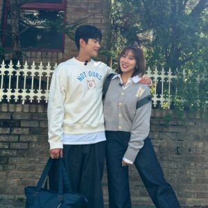 Lim La-la Instagram - 여러분❤️ 착한 기업들을 알리는 농카발굴단에 2년연속 MC로 저희 엔조이커플이 선정되었답니다!!🎉🎉
작년에 이어서 선한 기업을 소개해드리고
착한 컨텐츠 소비해주시는 분들께 선물도 드려서 뿌듯합니다😁
세번째 브랜드는 비건패션브랜드 낫아워스예요!
지금 농카발굴단 영상보고 이벤트 참여하시면 
총 34분께 제품 선물 드린다고하니까 많은관심부탁드려용~!

Hello, everyone! We’re honored to be the MCs for content that highlights ethical businesses 
for the second year in a row ❤️

Continuing from last year, we’re proud to introduce amazing socially responsible brands and share gifts with those who support ethical content consumption👏👏

Our third feature is the vegan fashion brand NOT OURS! Aren’t the clothes just gorgeous?

#엔조이커플 #농카발굴단 #2년연속MC
#감사합니다 #착한기업 #착한소비