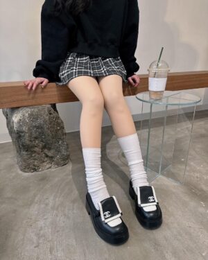 Lin Hana Instagram - 終於找到穿得出門的光腿神器了 ! 
就是 @bonnie.co_korea 家的！
https://reurl.cc/G5LQKv

穿起來很自然 ，活動也很好看又滑又細嫩，不會有假肢感！
冷冷天氣有它可以真的又暖又舒服！醜醜的阿嬤發熱褲bye~~~~💞💞💞 
重點是！！有微壓的效果 穿起來 大 ！顯 ！瘦 ‼️ 
稍微有肉的女生還可以靠這件作弊!我可以做證無誤！😬

我是穿著淺膚色薄絨款
已經又回購無絨款和中後絨款 兩款輪流穿搭搭配！
大推 ✌️✌️✌️

#子珊穿搭
全身 @bonnie.co_korea
#ootdfashion#style#穿搭日常分享
#ootd#wiwt#ootdfashion#穿搭日常