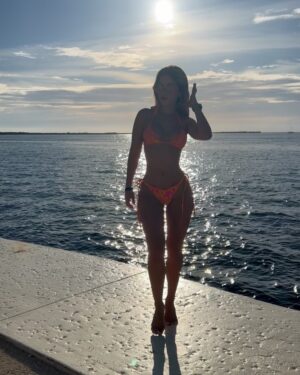 Linda De Figueredo Instagram - Mar🤝yo - el video es mi favorito 🧡

#bikini #beach #fitspo