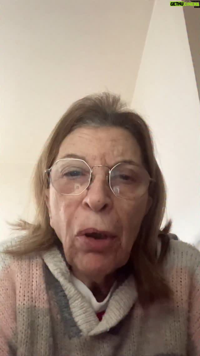 Linda Youdif - 350 Likes - Jean marie le pen est mort et la population française s’en réjouit? Honte à vous et quelle indignité! #lepen #marinelepen #famille #deuil 🤬🙈