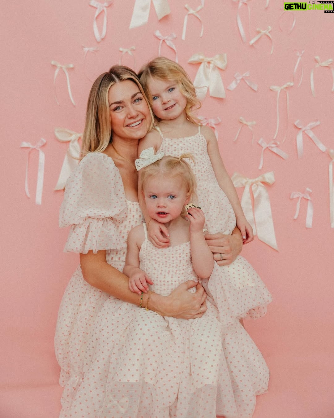 Lindsay Arnold - 94.9K Likes - Happy Valentine's Day 💕💕 I will cherish these photos with my sweet girls forever 🫶🏻
@ambitcreative
#momanddaughters #girlmom #mommyandme