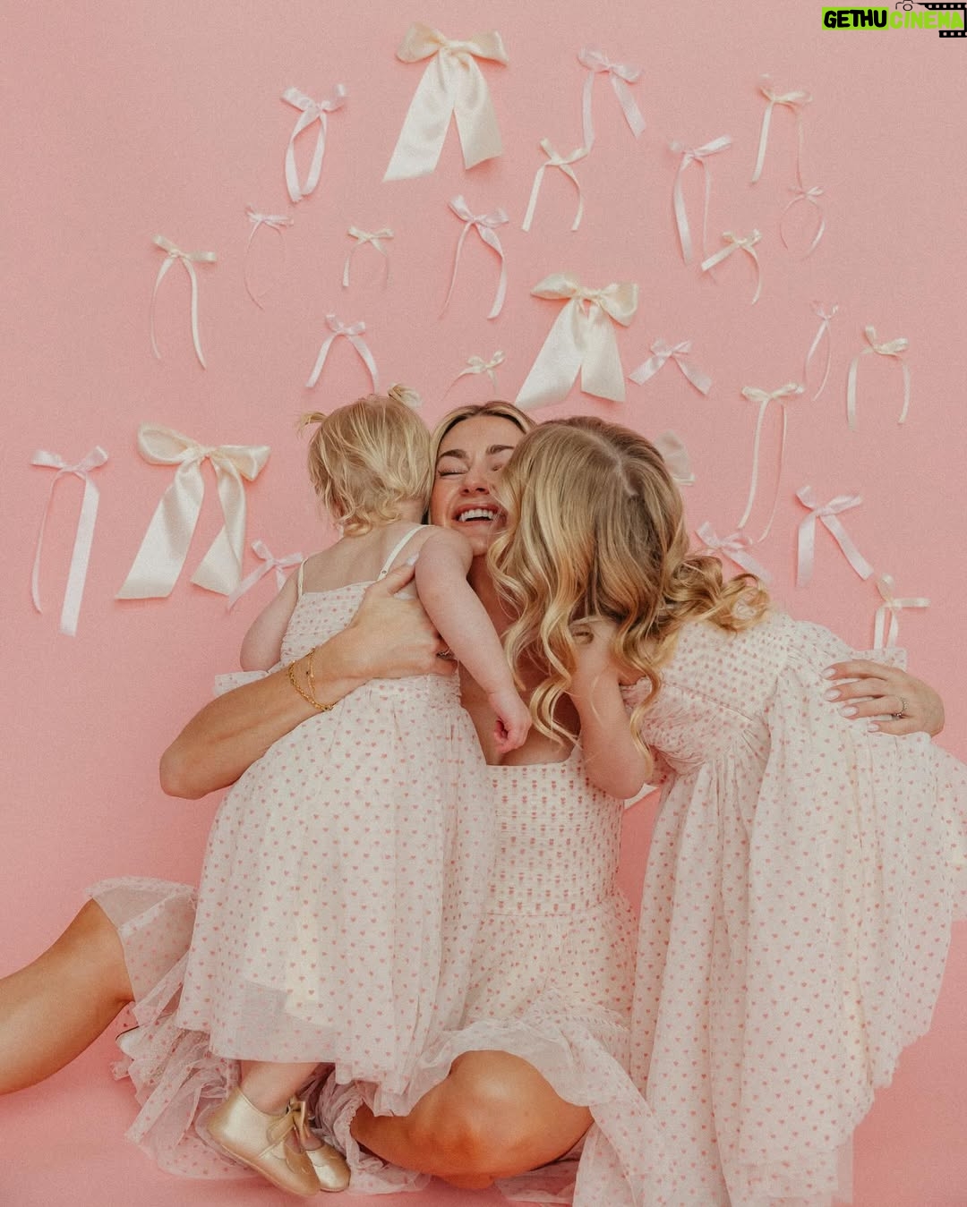 Lindsay Arnold - 94.9K Likes - Happy Valentine's Day 💕💕 I will cherish these photos with my sweet girls forever 🫶🏻
@ambitcreative
#momanddaughters #girlmom #mommyandme
