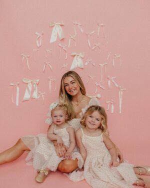 Lindsay Arnold Instagram - Happy Valentine's Day 💕💕 I will cherish these photos with my sweet girls forever 🫶🏻 

@ambitcreative 

#momanddaughters #girlmom #mommyandme