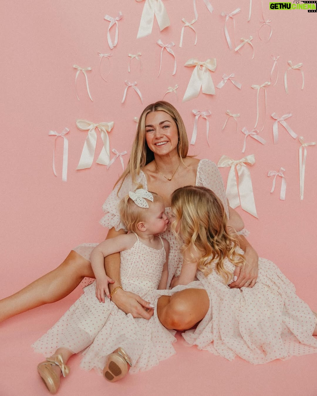 Lindsay Arnold - 94.9K Likes - Happy Valentine's Day 💕💕 I will cherish these photos with my sweet girls forever 🫶🏻
@ambitcreative
#momanddaughters #girlmom #mommyandme