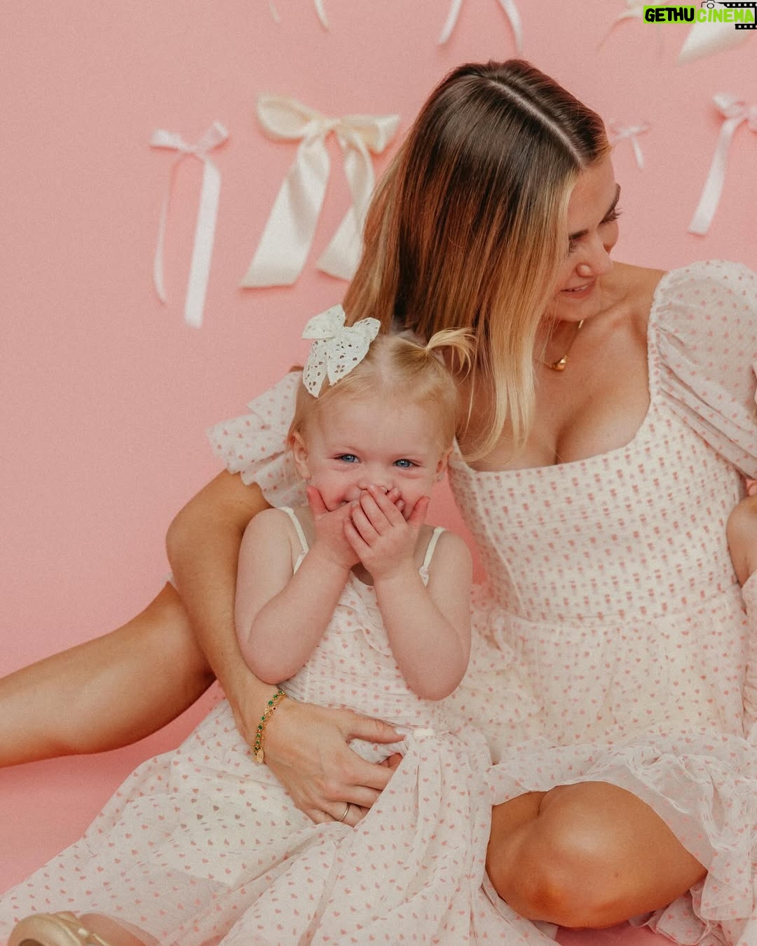 Lindsay Arnold - 94.9K Likes - Happy Valentine's Day 💕💕 I will cherish these photos with my sweet girls forever 🫶🏻
@ambitcreative
#momanddaughters #girlmom #mommyandme