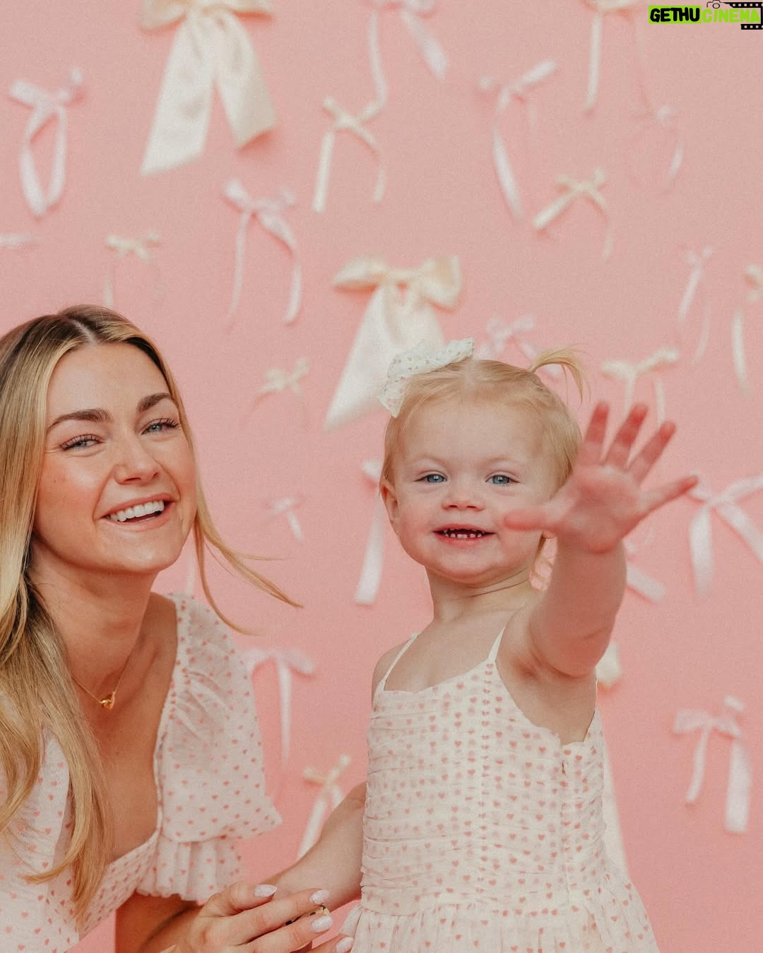 Lindsay Arnold - 94.9K Likes - Happy Valentine's Day 💕💕 I will cherish these photos with my sweet girls forever 🫶🏻
@ambitcreative
#momanddaughters #girlmom #mommyandme