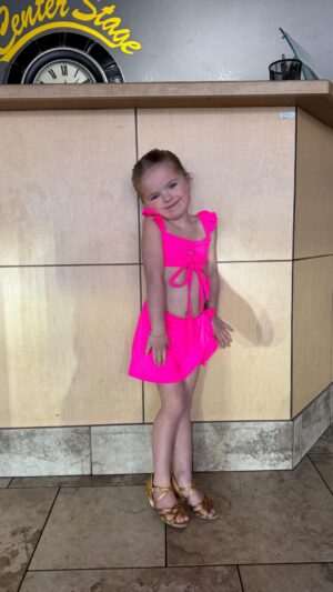 Lindsay Arnold Instagram - Proud dance mom over here 🥹🫶🏻 

#dancemom #toddlerdancing #ballroomdancing