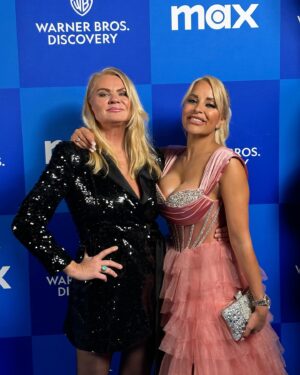 Linni Meister Instagram - Hei kjære insta-fam✨💓

De siste 5 ukene har jeg vært på tv-innspilling for et nytt tv-program som skal hete «Først til verdens ende». 

Vi er 4 par som skal klare å navigere oss fra Marrakesh i Marokko til Verdens Ende i Norge. Vi får ikke benytte oss av moderne hjelpemidler som smarttelefon, bankkort og fly, og har i tillegg et svært lavt dagsbudsjett vi må klare oss på🤯

Jeg var på lag med min fantastiske venninne @miagundersen_nr1 💃🏼💃🏼 De andre lagene består av @lothepus og datteren @idalot / @ronnybaa og @markusneby / og @clas_brede og sønnen @effectivated 💪🏽
Vi kommer til å vise oss fra alle sider😅 Seerne får være med oss på både oppturer og nedturer, og kommer nok til å føle med oss til tider🥹😅🙏🏽 Det blir mye latter, tårer, blod, svette og litt diskusjoner. 

Bare å glede seg til galskapen begynner 😁🎒🌍🌏🚂🚞🚎🚕🏃‍♂️‍➡️💨🏃‍♀️‍➡️🚏⛈️☀️💸😭🤬😂💃🏼❤️💃🏼

Bildene over er fra @warnerbrosnorge / @tvnorge sin fantastiske vårlanseringen ✨💙