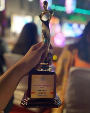Lipsa Mishra Instagram - What a great day I had.
Got my dream STATE AWARD🥇
Best actress for the telefilm RANGEELA BOHU📺 .
#statesward #bestactress #hardwork #hardworkpaysoffs #happy #happyday #happyme #actorslife #lipsamishra #lipsamishraactor