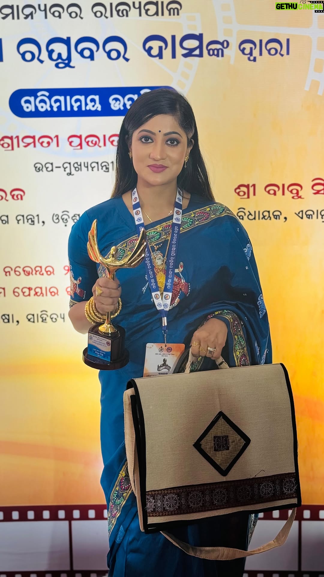 Lipsa Mishra - 22.5K Likes - Achieving my 2nd State Award for Best female Actor in Negative role for “QUEEN”.
I would like to thank the entire team of QUEEN & my jury members.At last but not the least I thank  my audience who gave me immense love🙏