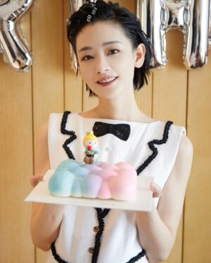 Liu Yase Instagram - Thank you all for my birthday！🎂😘