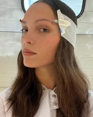 Lola Le Lann Instagram - V a i l l a n t 💌

@vaillantstudio