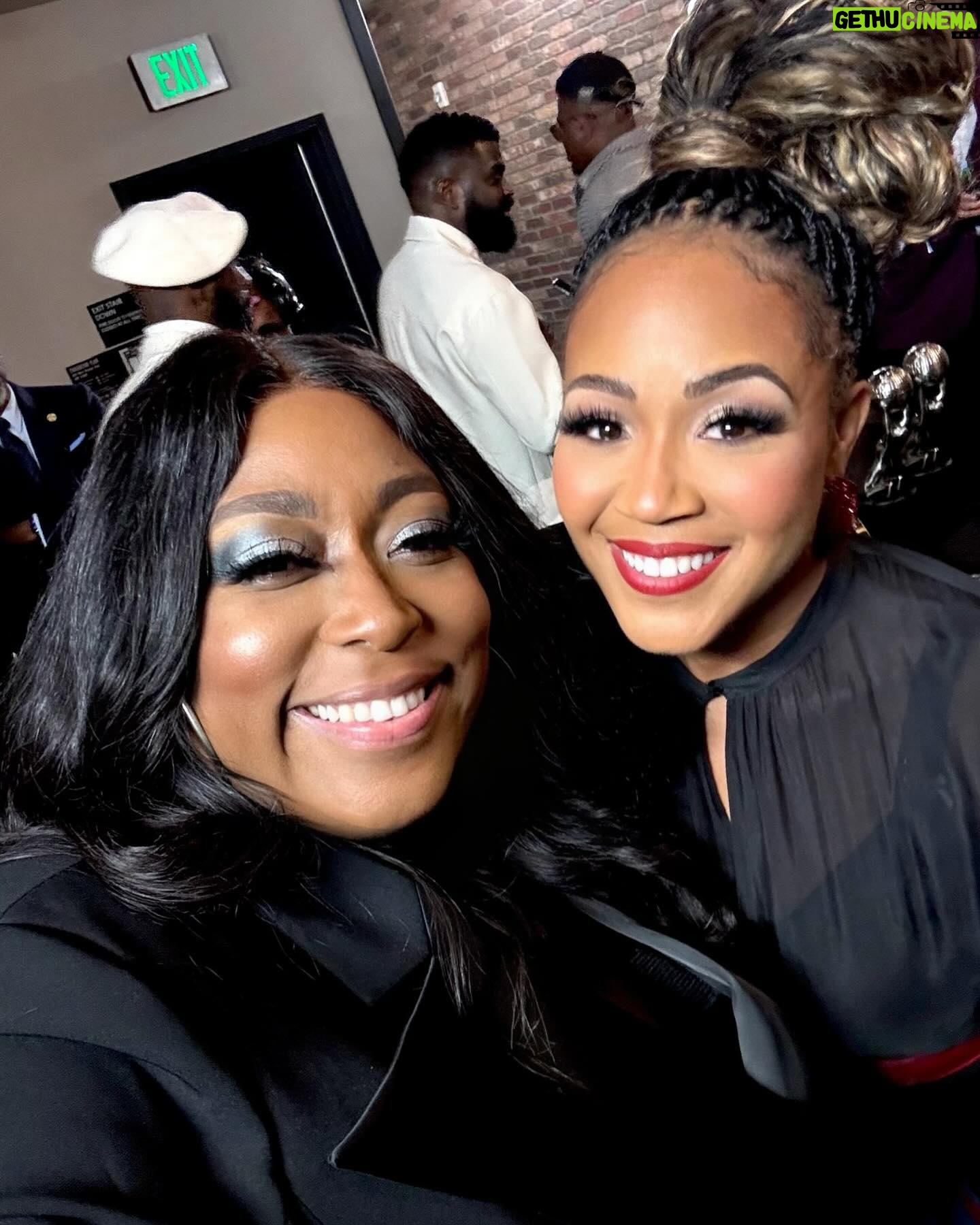 Loni Love - 8.4K Likes - What night presenting at the @naacpimageawards creative honors.. it was as a great night to celebrate my talented friends… the televised show is tonight so make sure to catch!!!!!