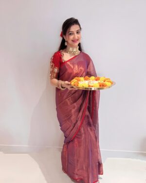 Loveleen Kaur Sasan Instagram - Happy Lohri, Makar Sankranti, Pongal, Maghi, Uttarayanan,Magh Bihu 🌸✨

Saree: @banarsi_saree_kendra 🌸✨